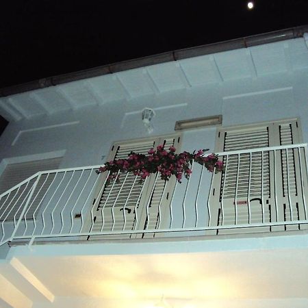La Viareggina Hotel เวียเรจโจ ภายนอก รูปภาพ